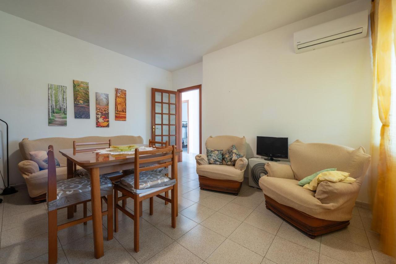 Casa Vacanze San Giovanni San Giovanni Suergiu Bagian luar foto